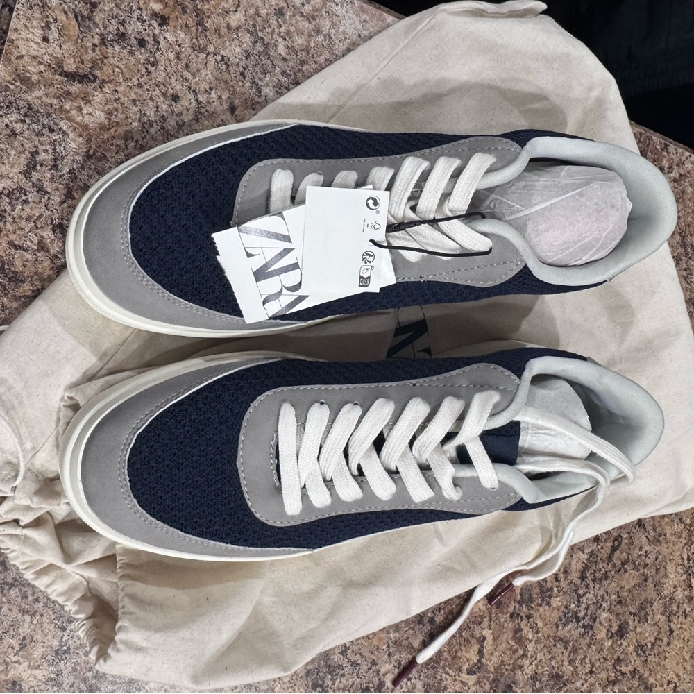 Zara Men's Blue and Gray Sneakers